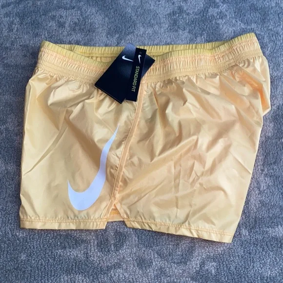 Nike Swoosh Run Women’s Running Shorts, NWT Size Medium - Picture 6 of 7